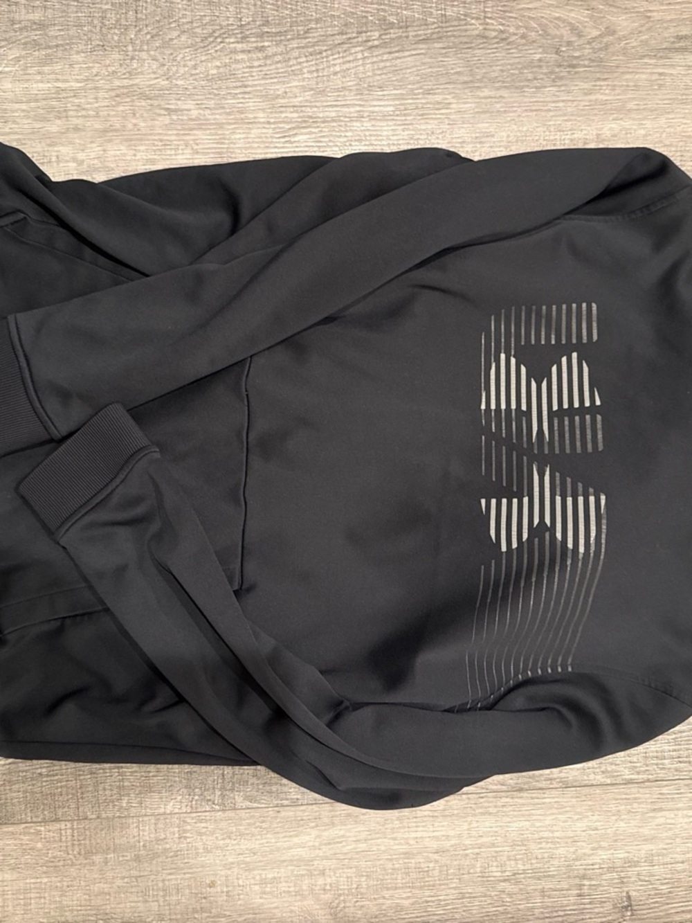Under Armour womens Black Crewneck Sweatshirt